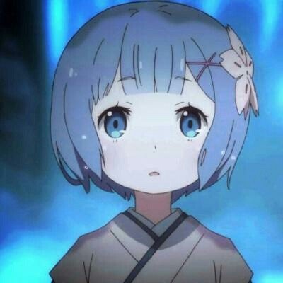 女子登山偶遇一黑熊从树后探头
